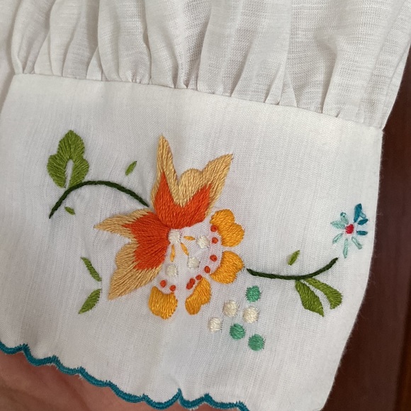 Vintage Floral Embroidered Blouse - Picture 4 of 7